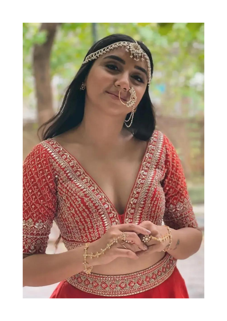 Beautiful Prajakta Koli AKA Mostly Sane LifeStory at age of 30 years!!